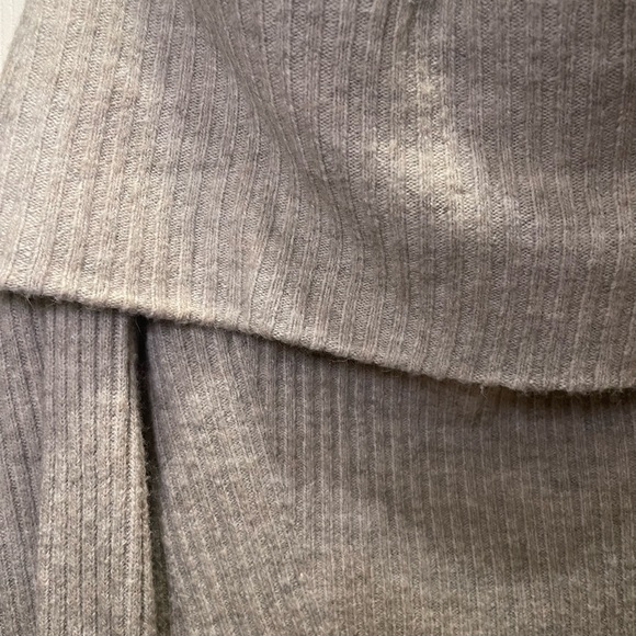 H&M Off-Shoulder Ribbed Sweater - Light Gray - Picture 6 of 10